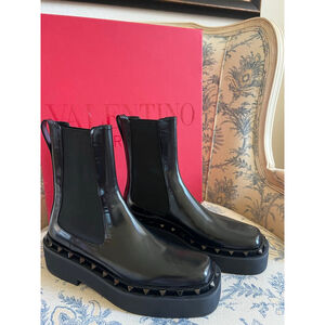 New Valentino Garavani Black Silver Stud Chelsea Boots US 8/38